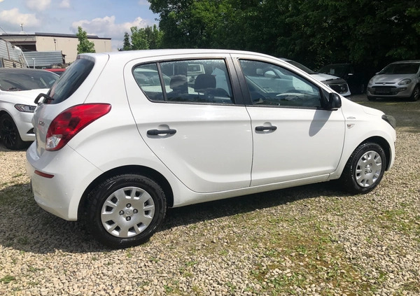 Hyundai i20 cena 23900 przebieg: 158000, rok produkcji 2014 z Supraśl małe 301